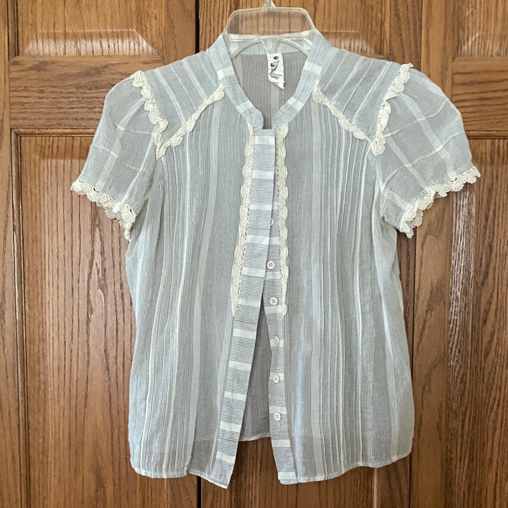 Elegant White Lace Trim Blouse